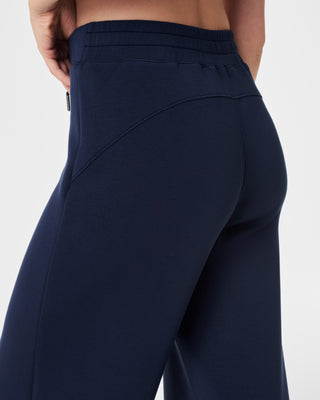 Air Essential Wide Leg Pant in Navy