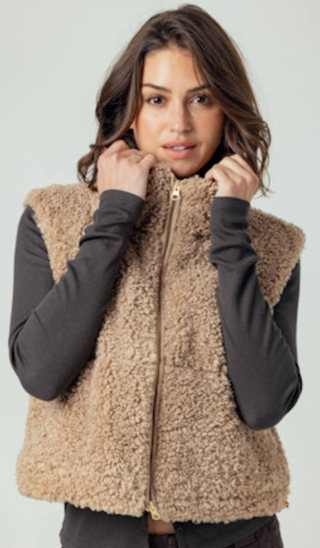 Sherpa Cecily Vest in Latte