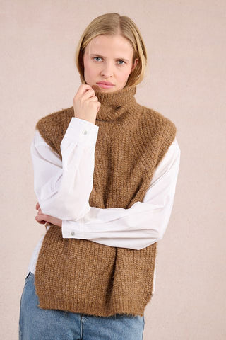 Knitted Sleeveless Sweater in Camel