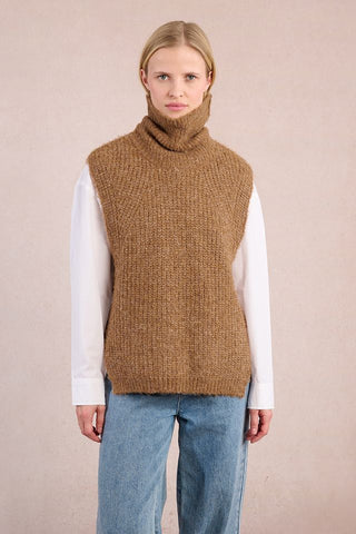 Knitted Sleeveless Sweater in Camel