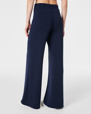 Air Essential Wide Leg Pant in Navy