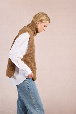 Knitted Sleeveless Sweater in Camel