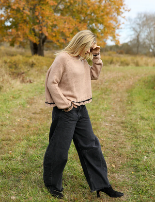 Canyon Tipped Raglan Chunky Crew in Latte/Black