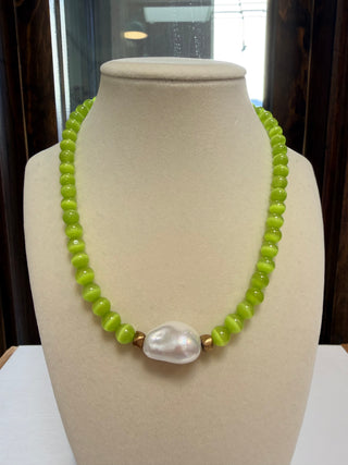 The Kamryn LUXE Lime 8mm Gemstone Baroque Green
Pearl Necklace 16”