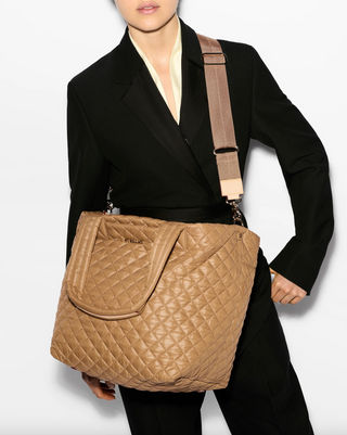 Medium Metro Tote Deluxe in Caramel