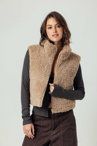 Sherpa Cecily Vest in Latte