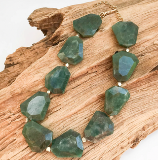 Faceted Gemstone Studded Necklace in Green