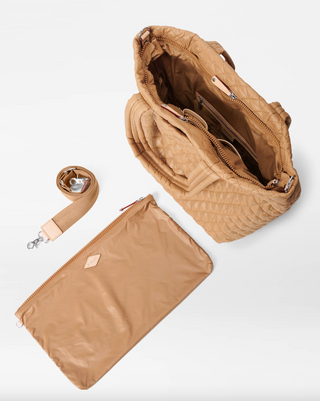 Medium Metro Tote Deluxe in Caramel